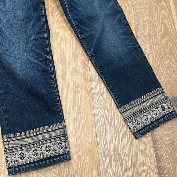 NWT White House Black Market Curvy Straight Crop Jean With Embellished Hem - Picture 8 of 15